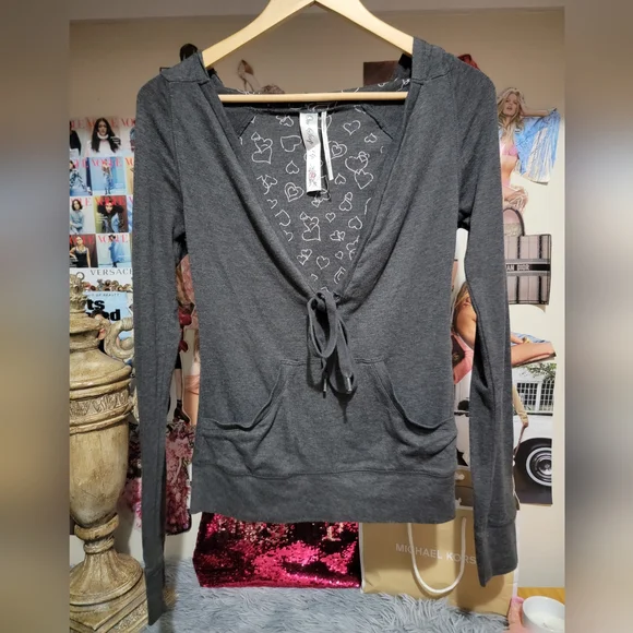 One Step Ahead Charcoal Hoodie with Heart Pattern - Picture 2 of 4